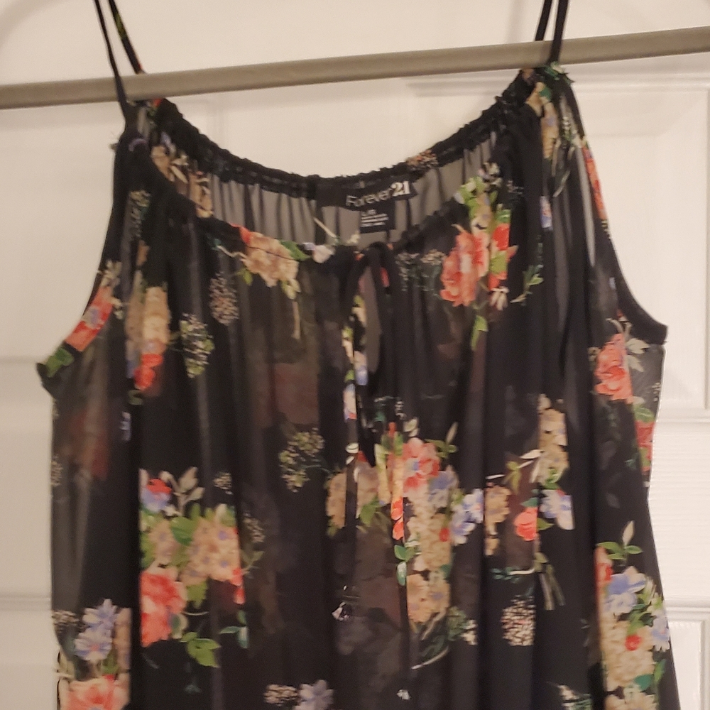 WOMEN'S SIZE LARGE BLACK FLORAL. FLOWY TOP WITH SHOULDERS CUT OUT BY FOREVER 21
